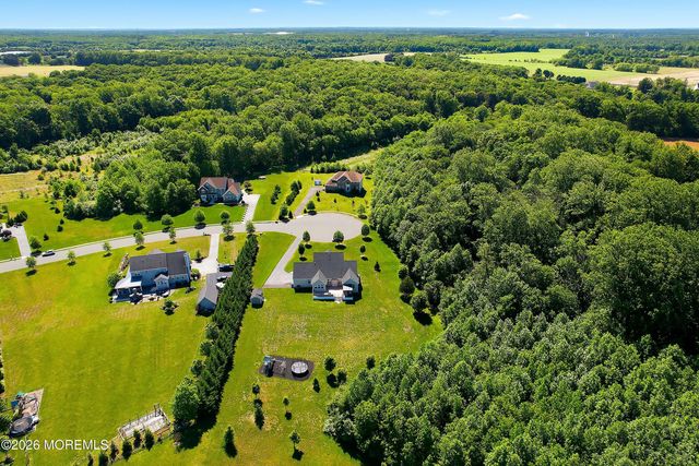 11 Rolling Meadows Court, Cream Ridge, NJ 08514