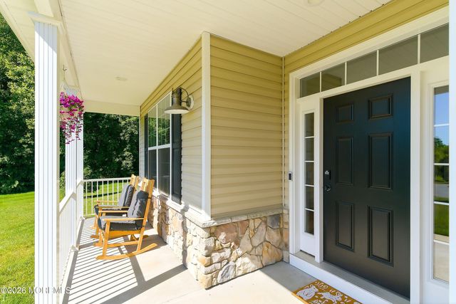 11 Rolling Meadows Court, Cream Ridge, NJ 08514