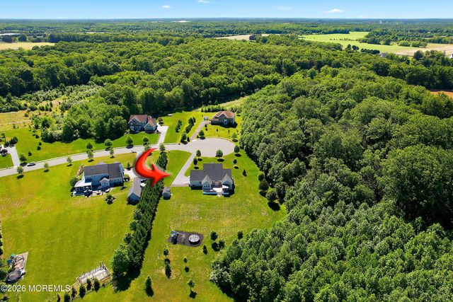 11 Rolling Meadows Court, Cream Ridge, NJ 08514