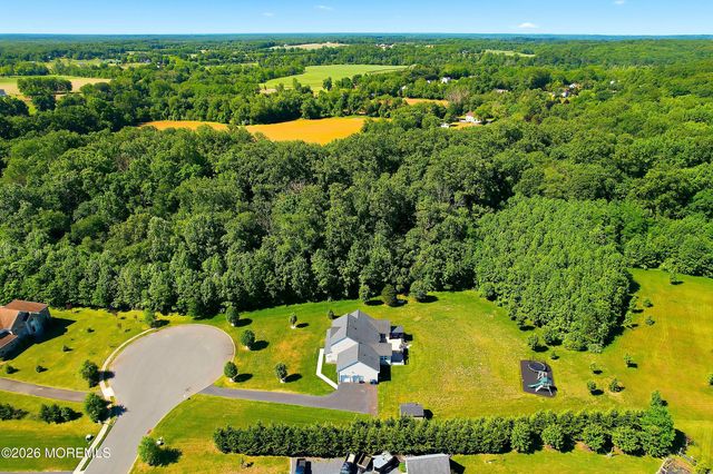 11 Rolling Meadows Court, Cream Ridge, NJ 08514