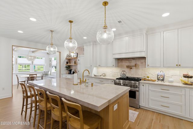 11 Rolling Meadows Court, Cream Ridge, NJ 08514