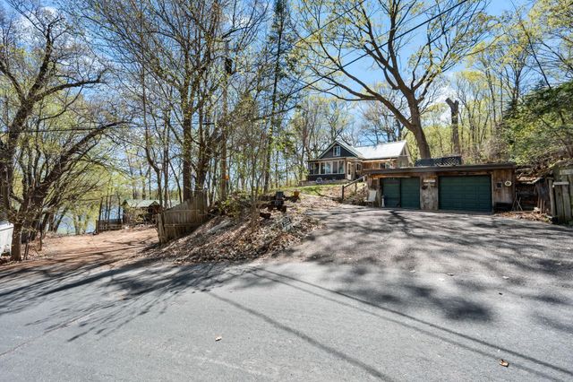 6711 Mohawk Drive, Chanhassen, MN 55317