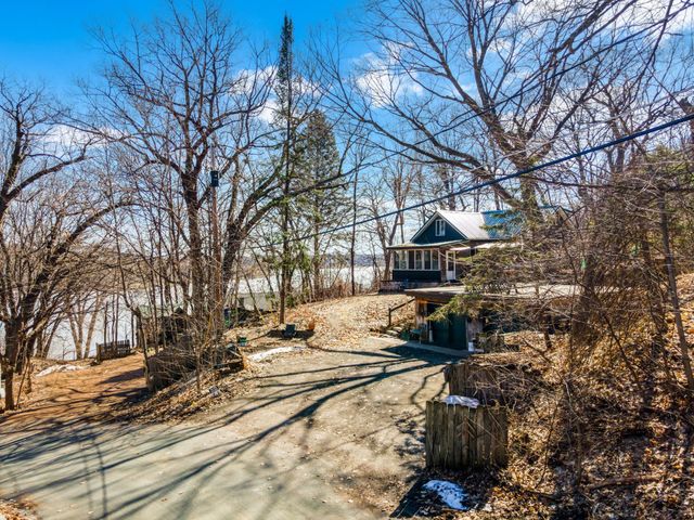 6711 Mohawk Drive, Chanhassen, MN 55317