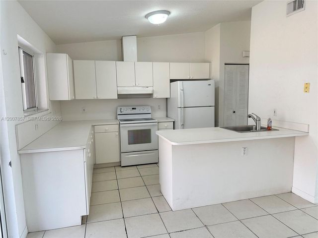 18388 NW 75th Psge 2603, Hialeah, FL 33015