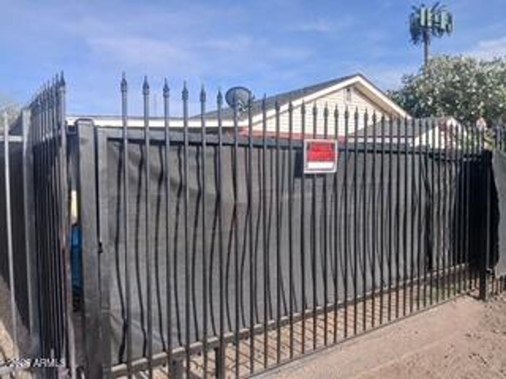 2045 S 6TH Avenue, Phoenix, AZ 85003 — exterior