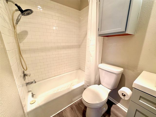 531 Cutty TRL A, Lakeway, TX 78734