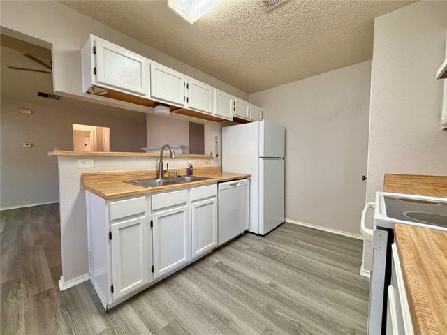531 Cutty TRL A, Lakeway, TX 78734