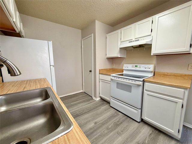 531 Cutty TRL A, Lakeway, TX 78734