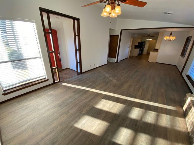 501 N 5th Street, Noble, OK 73068