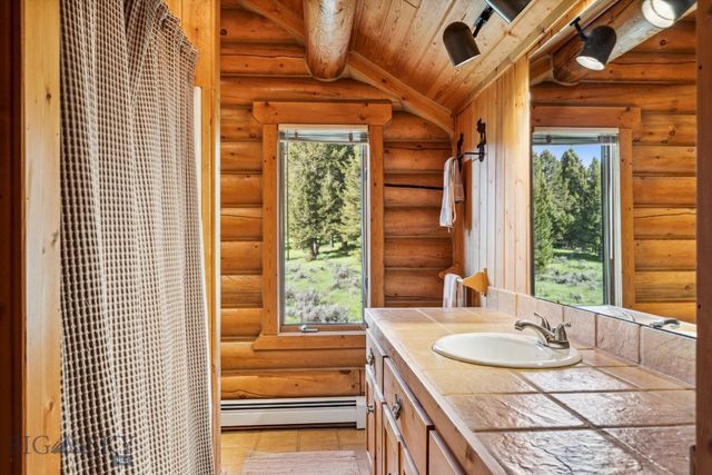 238 Great Gray Hollow, Gallatin Gateway, MT 59730