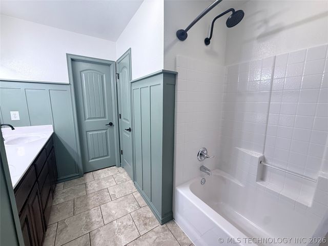 13964 Saddlebrook Drive, Oologah, OK 74053