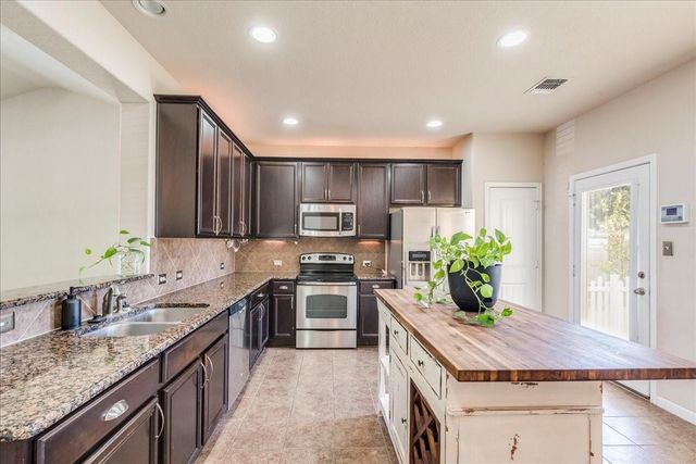 711 Heritage Springs TRL, Round Rock, TX 78664