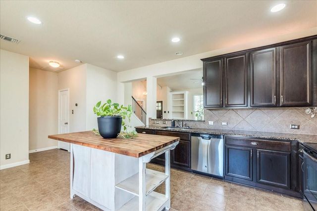 711 Heritage Springs TRL, Round Rock, TX 78664