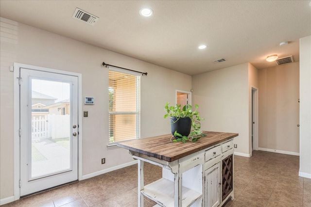 711 Heritage Springs TRL, Round Rock, TX 78664