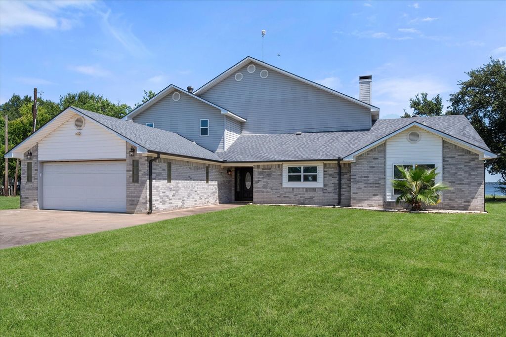 113 Cinch Buckle Ranch Road, Trinidad, TX 75163