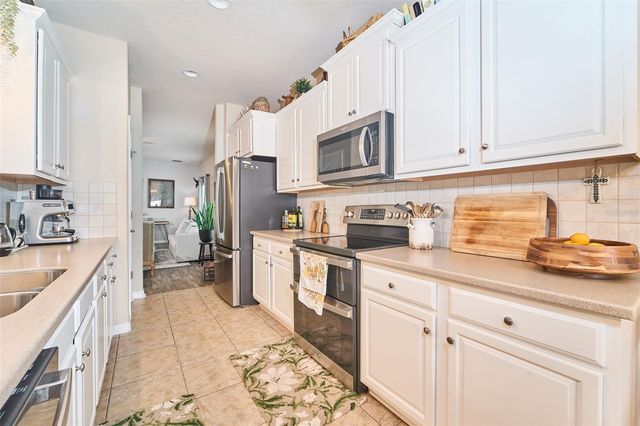 2802 WINGLEWOOD CIRCLE, Lutz, FL 33558