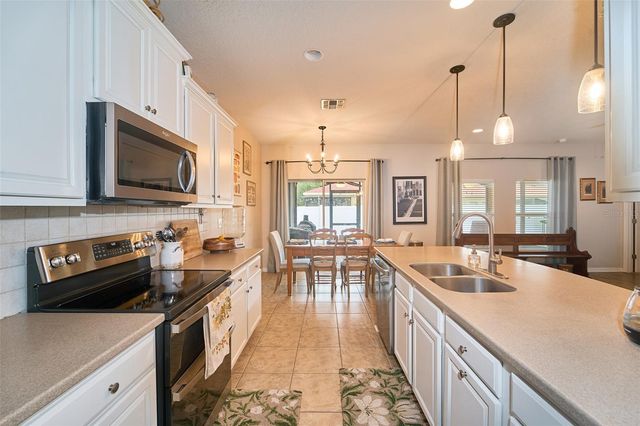 2802 WINGLEWOOD CIRCLE, Lutz, FL 33558