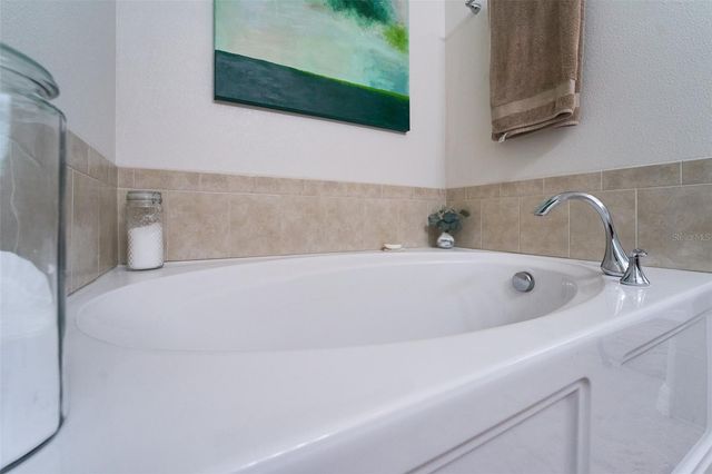 2802 WINGLEWOOD CIRCLE, Lutz, FL 33558