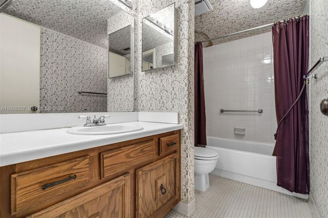 6321 Coral Lake Dr 209, Margate, FL 33063