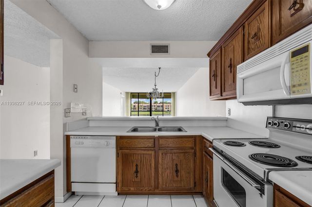 6321 Coral Lake Dr 209, Margate, FL 33063