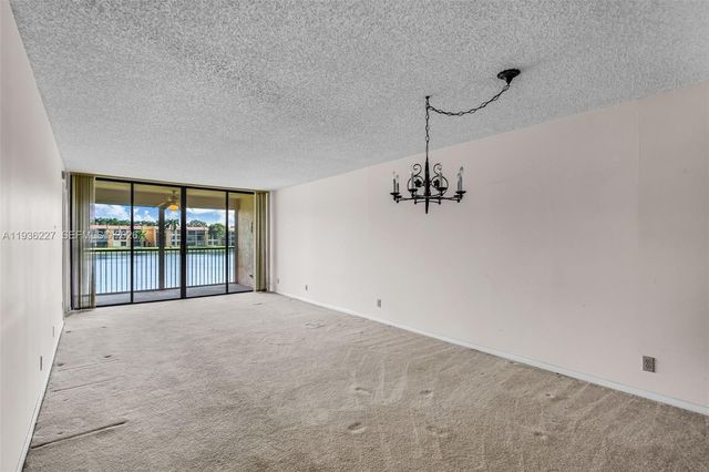 6321 Coral Lake Dr 209, Margate, FL 33063