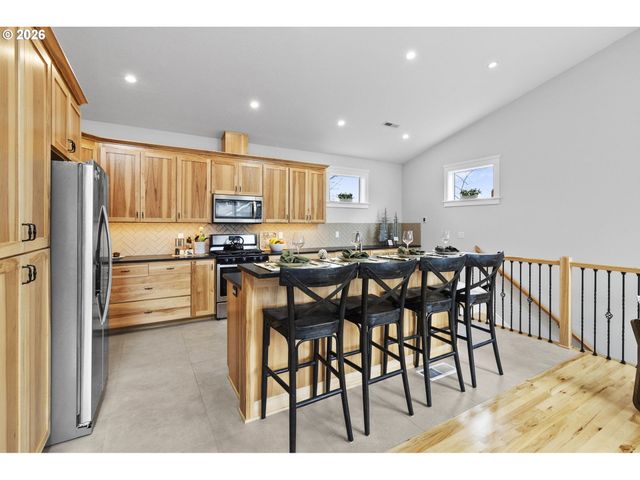 135 W 18TH Ave, Eugene, OR 97401