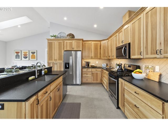 135 W 18TH Ave, Eugene, OR 97401