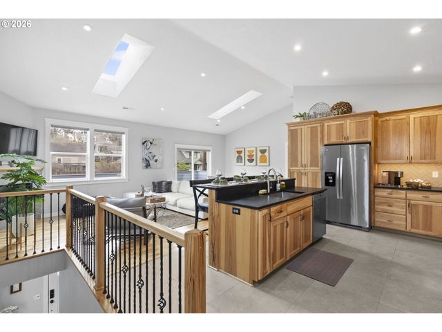 135 W 18TH Ave, Eugene, OR 97401