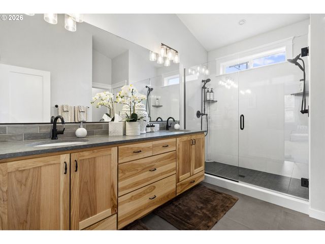 135 W 18TH Ave, Eugene, OR 97401