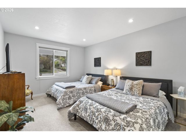 135 W 18TH Ave, Eugene, OR 97401