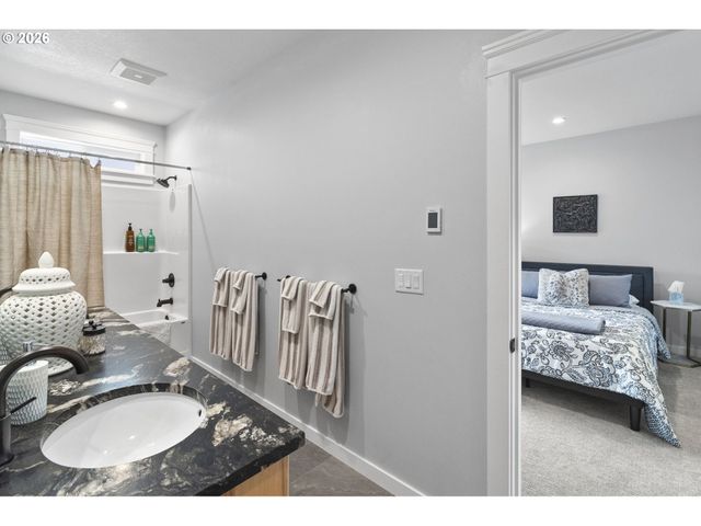 135 W 18TH Ave, Eugene, OR 97401