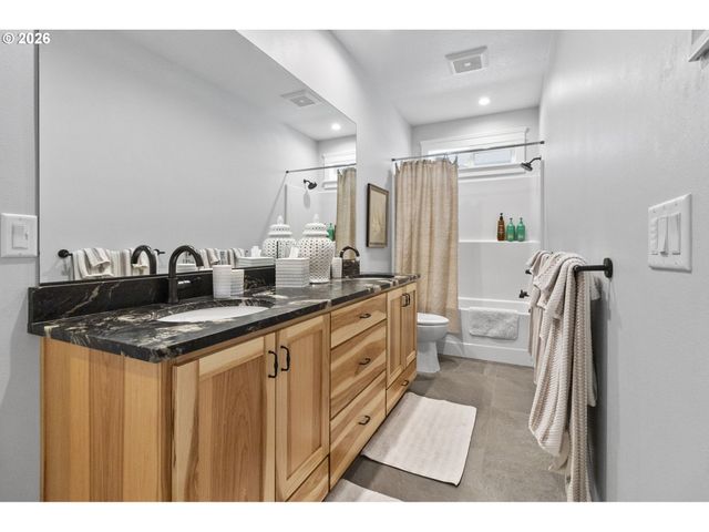 135 W 18TH Ave, Eugene, OR 97401