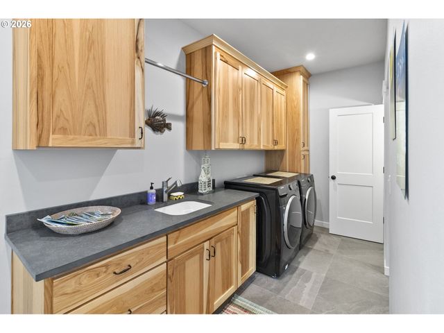 135 W 18TH Ave, Eugene, OR 97401