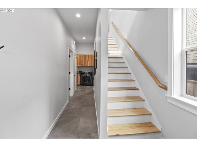 135 W 18TH Ave, Eugene, OR 97401