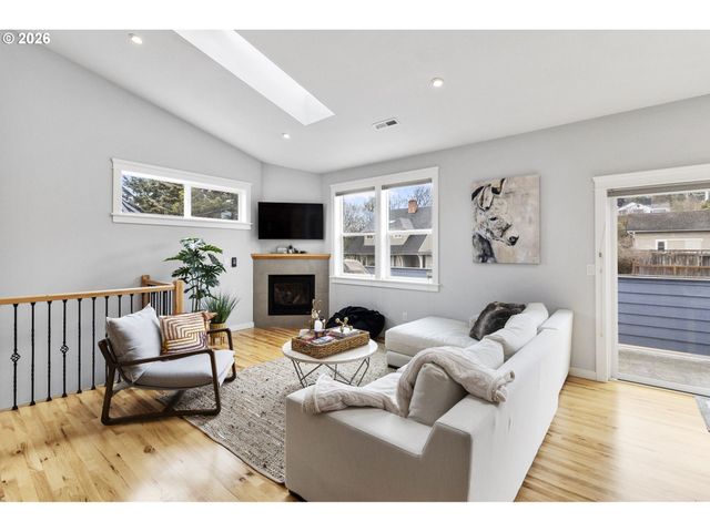 135 W 18TH Ave, Eugene, OR 97401