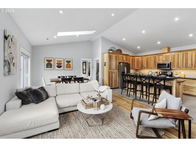 135 W 18TH Ave, Eugene, OR 97401