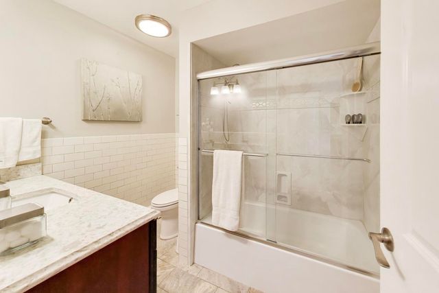 3913 Saratoga Avenue G301, Downers Grove, IL 60515