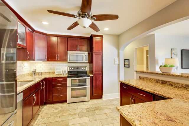 3913 Saratoga Avenue G301, Downers Grove, IL 60515