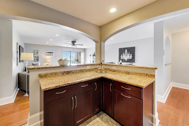 3913 Saratoga Avenue G301, Downers Grove, IL 60515