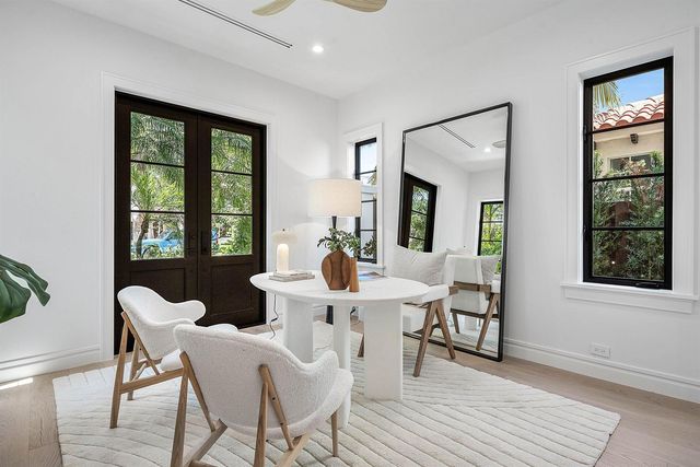 230 Pershing Way, West Palm Beach, FL 33401