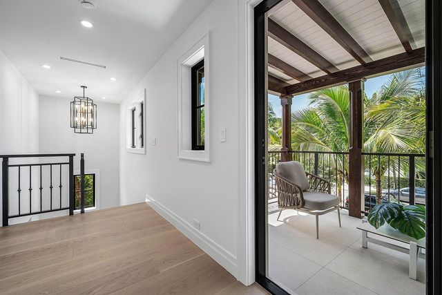 230 Pershing Way, West Palm Beach, FL 33401