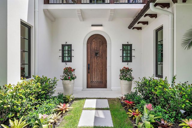 230 Pershing Way, West Palm Beach, FL 33401