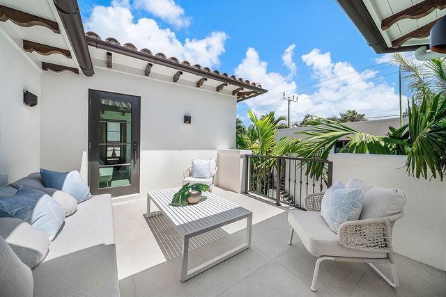 230 Pershing Way, West Palm Beach, FL 33401
