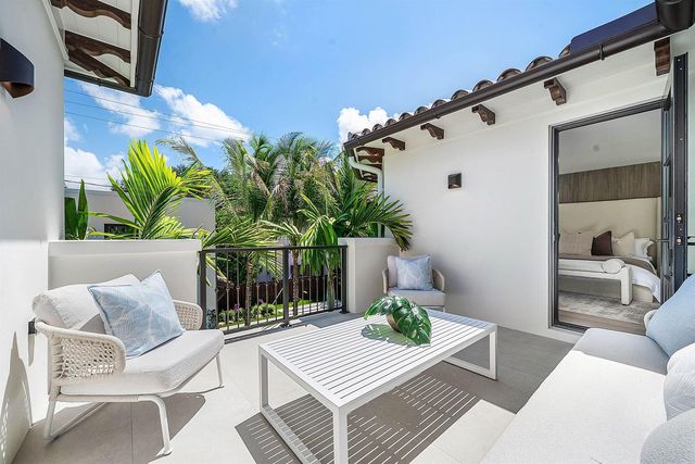 230 Pershing Way, West Palm Beach, FL 33401