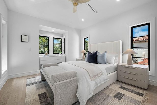 230 Pershing Way, West Palm Beach, FL 33401
