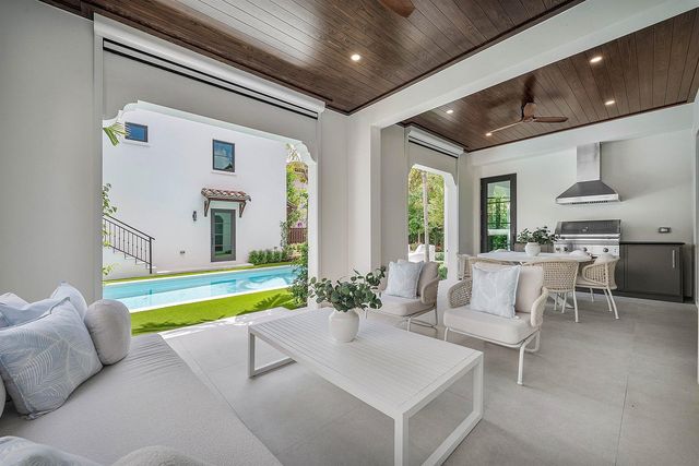 230 Pershing Way, West Palm Beach, FL 33401