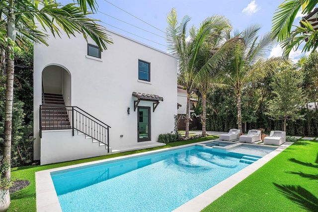 230 Pershing Way, West Palm Beach, FL 33401