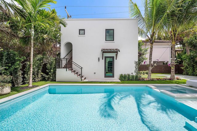 230 Pershing Way, West Palm Beach, FL 33401