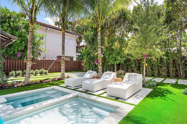 230 Pershing Way, West Palm Beach, FL 33401