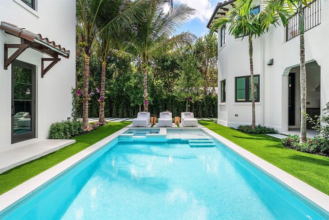 230 Pershing Way, West Palm Beach, FL 33401